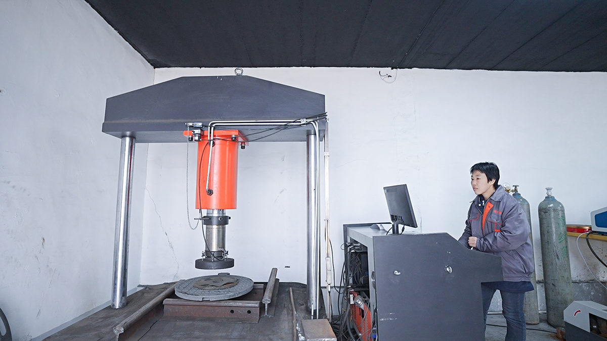 Load Tester for manhole cover